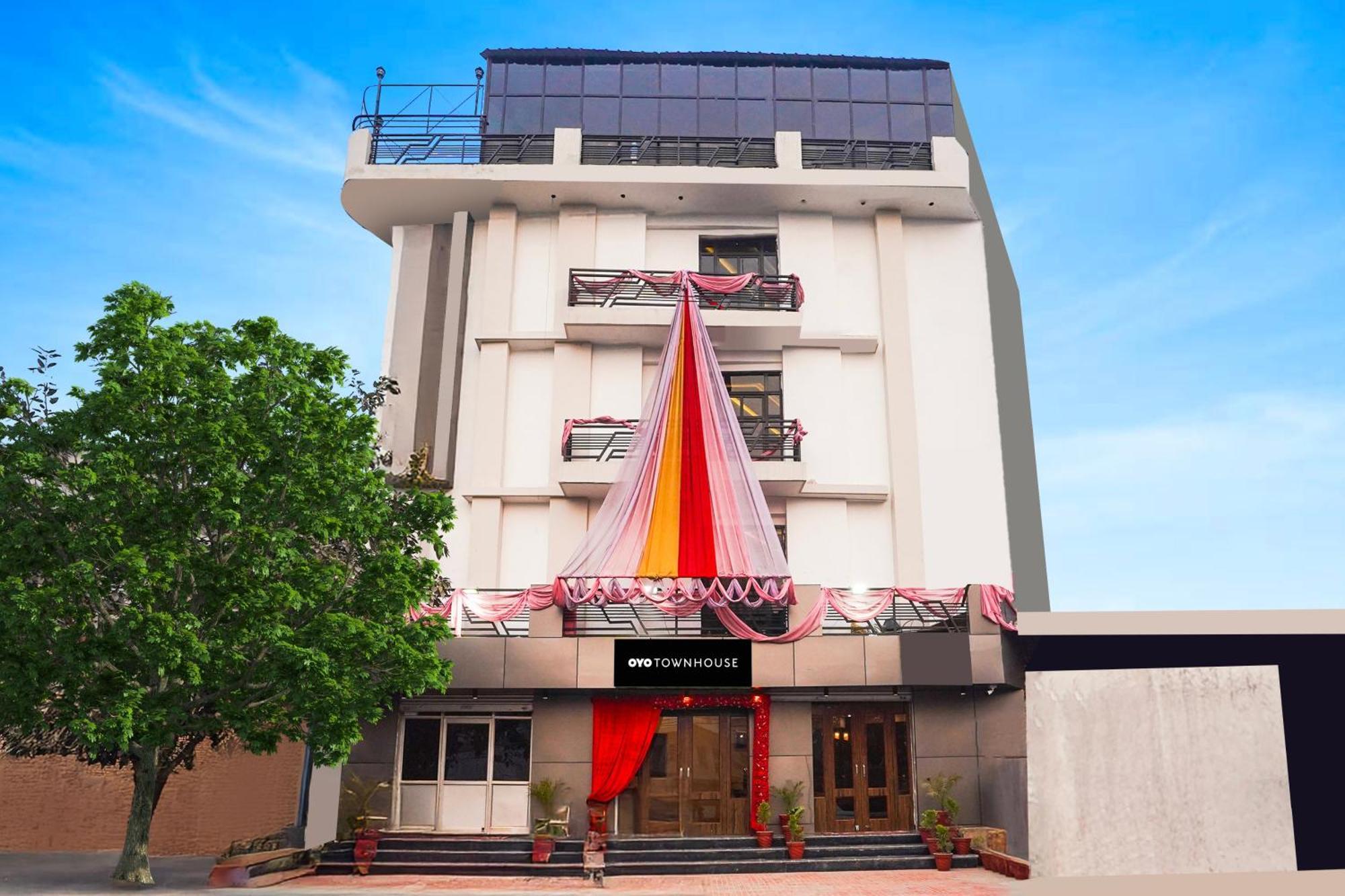 Super Townhouse The Royal Casa Hotel Газиабад Екстериор снимка