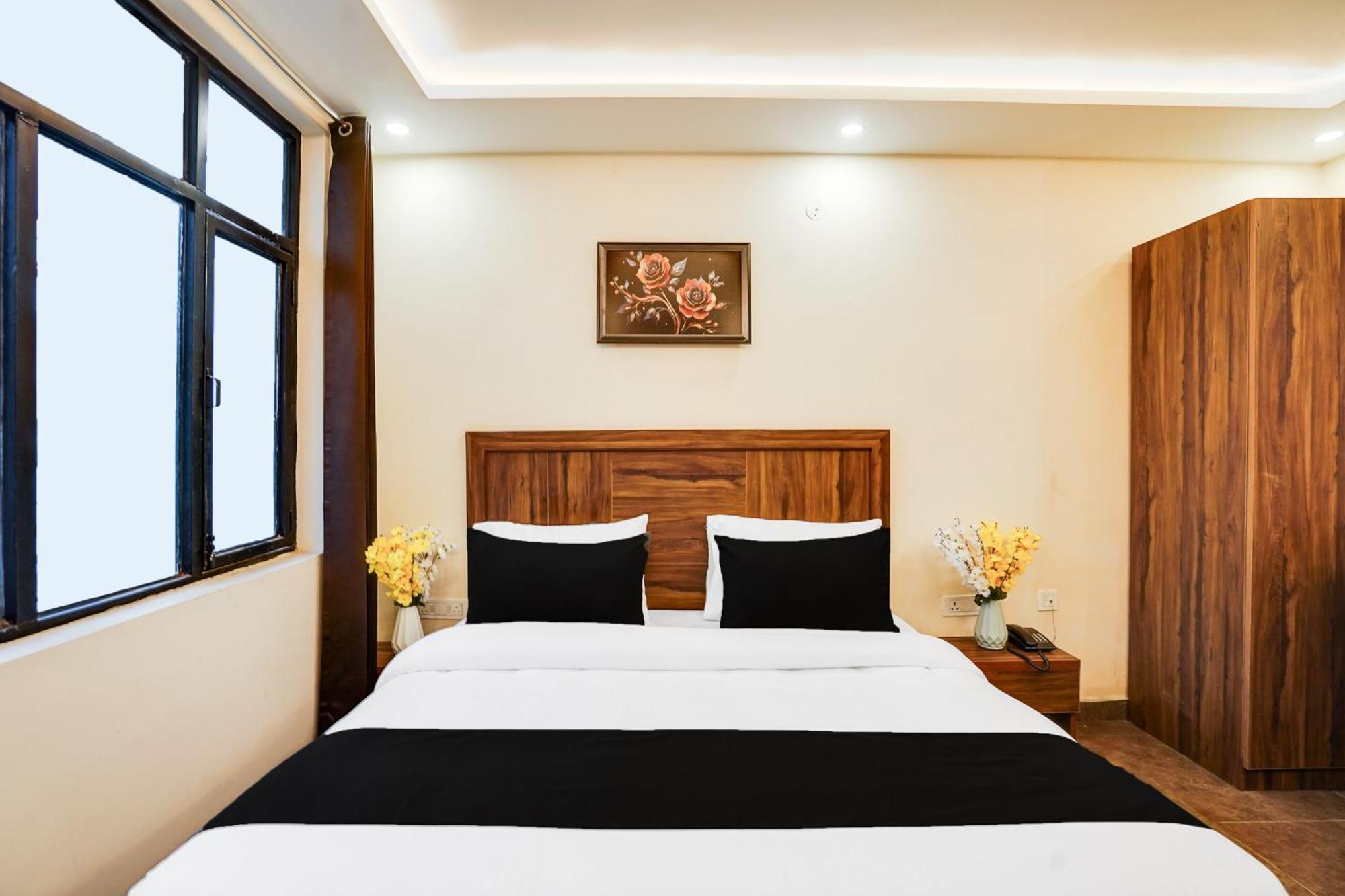 Super Townhouse The Royal Casa Hotel Газиабад Екстериор снимка
