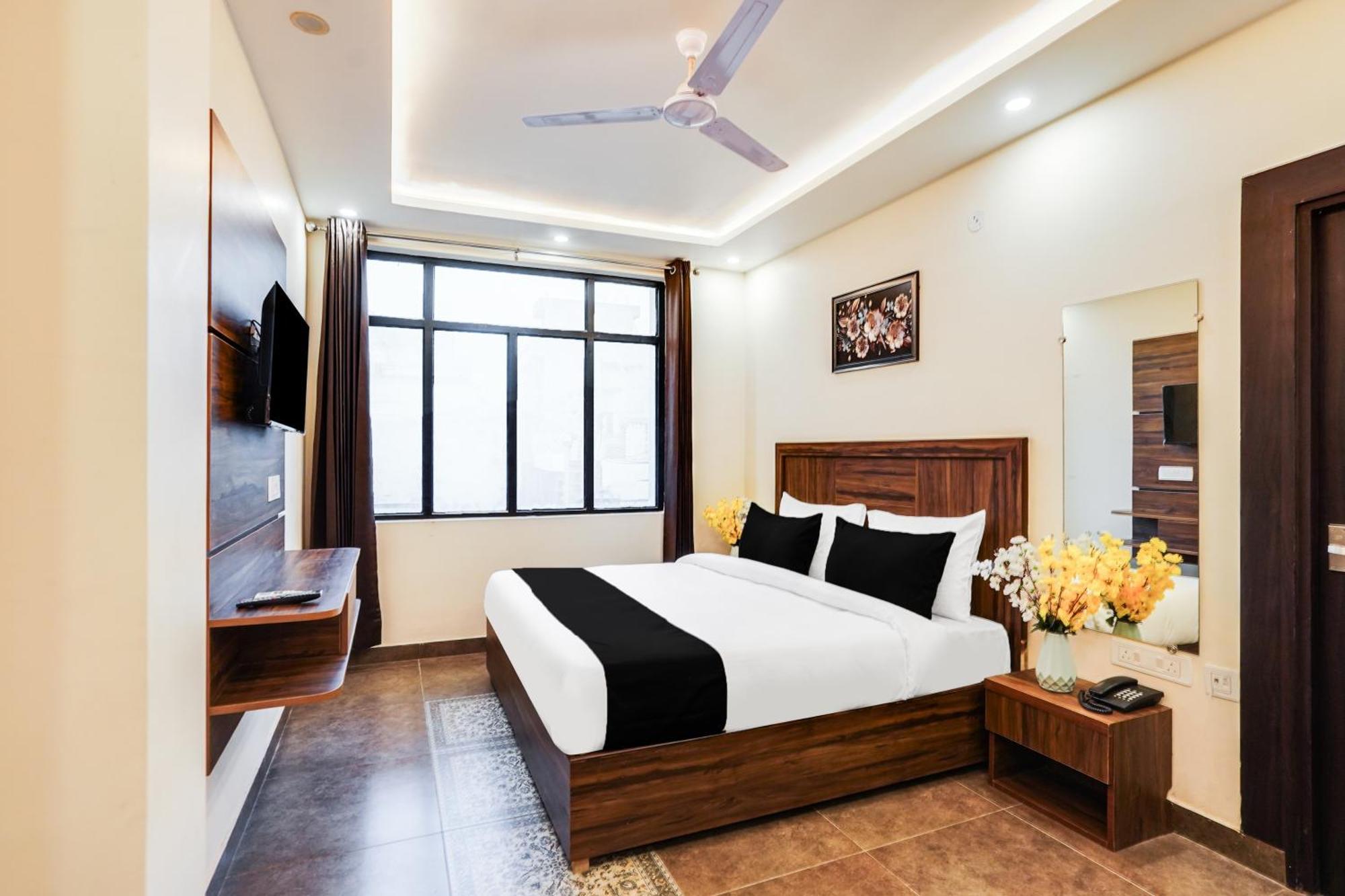 Super Townhouse The Royal Casa Hotel Газиабад Екстериор снимка