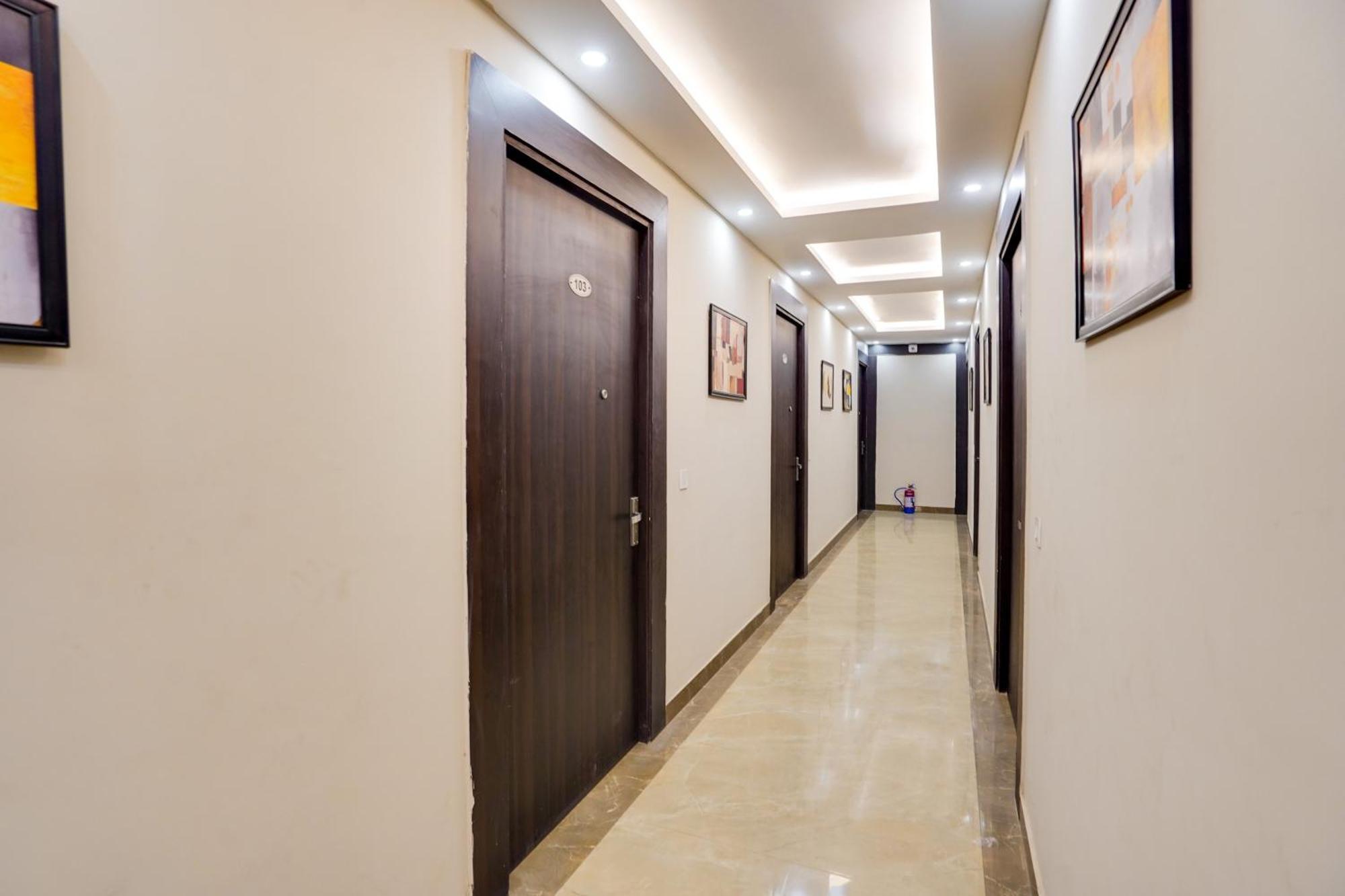 Super Townhouse The Royal Casa Hotel Газиабад Екстериор снимка