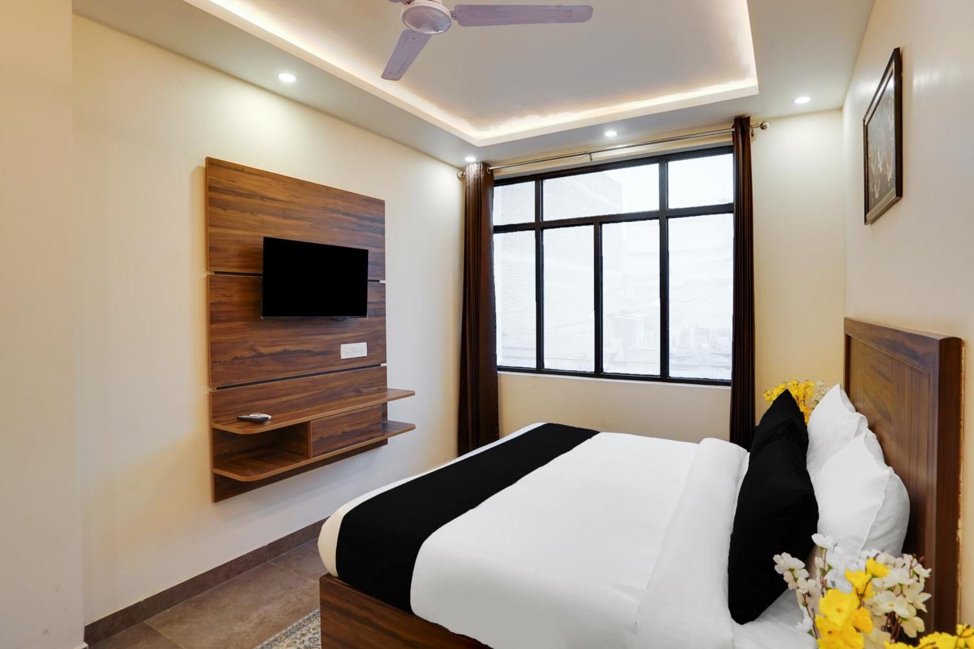 Super Townhouse The Royal Casa Hotel Газиабад Екстериор снимка
