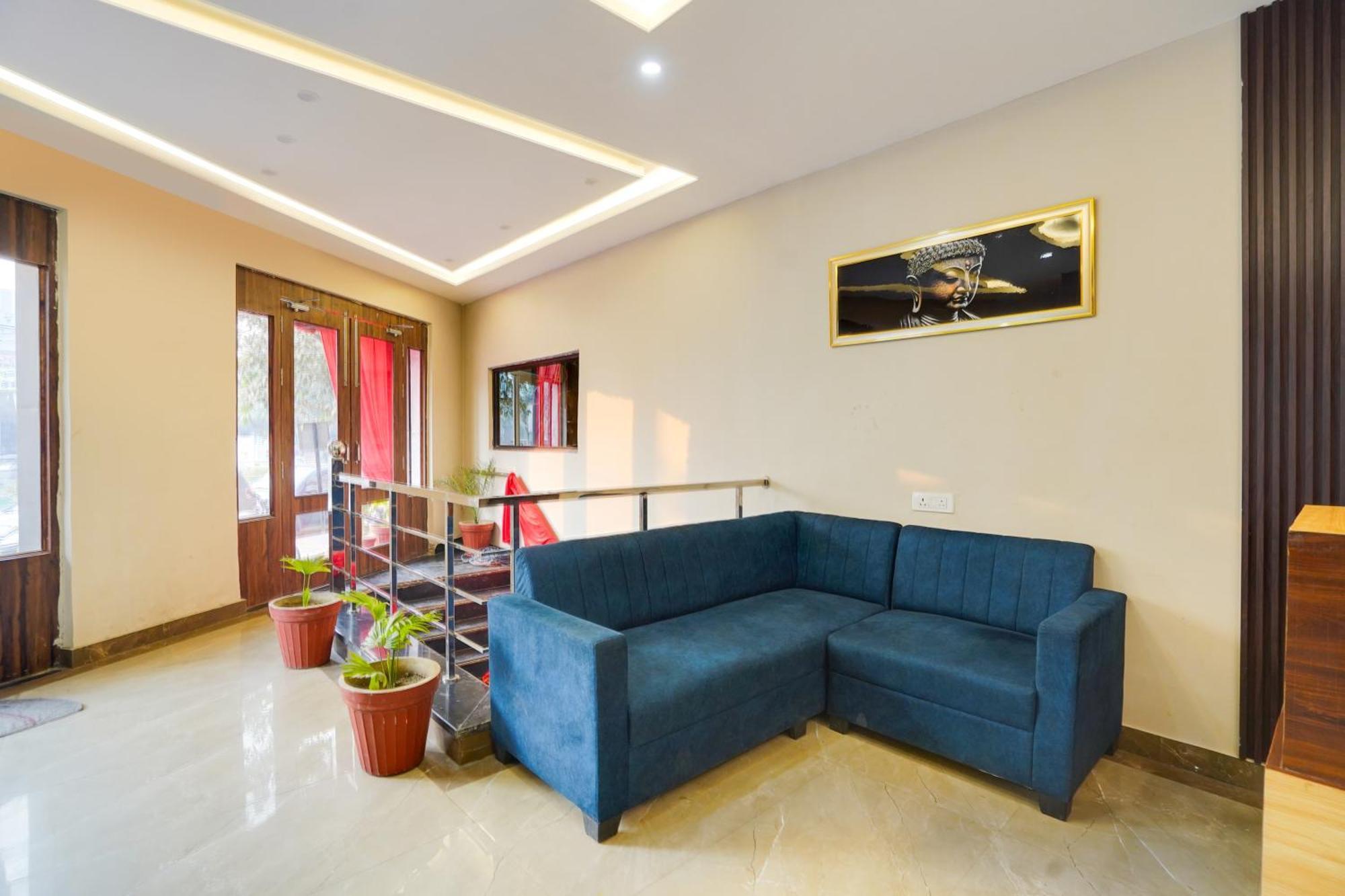 Super Townhouse The Royal Casa Hotel Газиабад Екстериор снимка