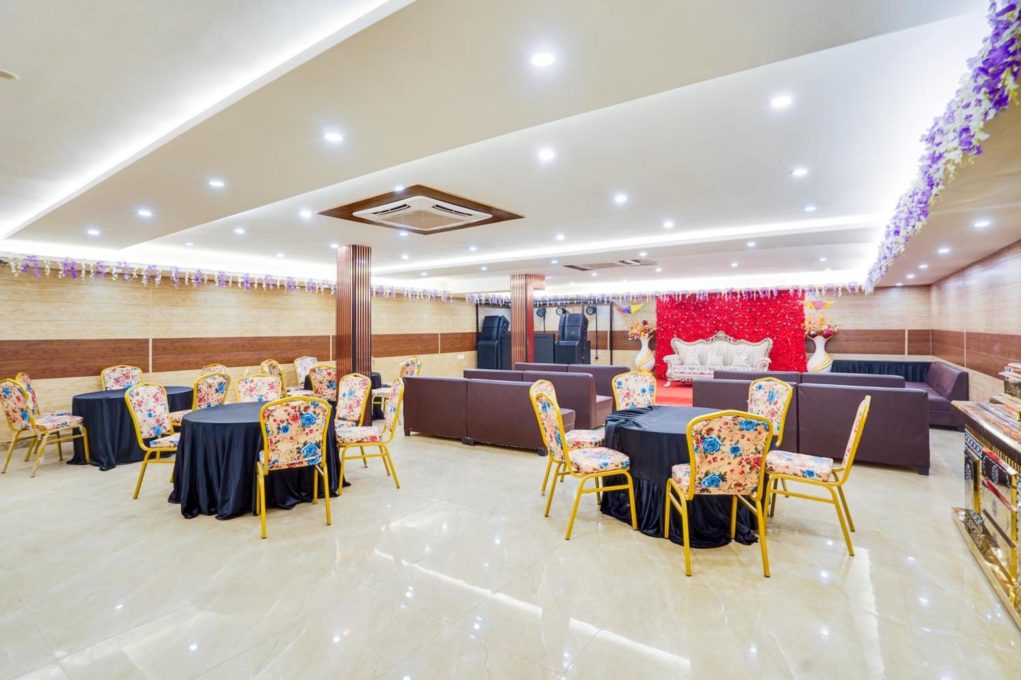 Super Townhouse The Royal Casa Hotel Газиабад Екстериор снимка