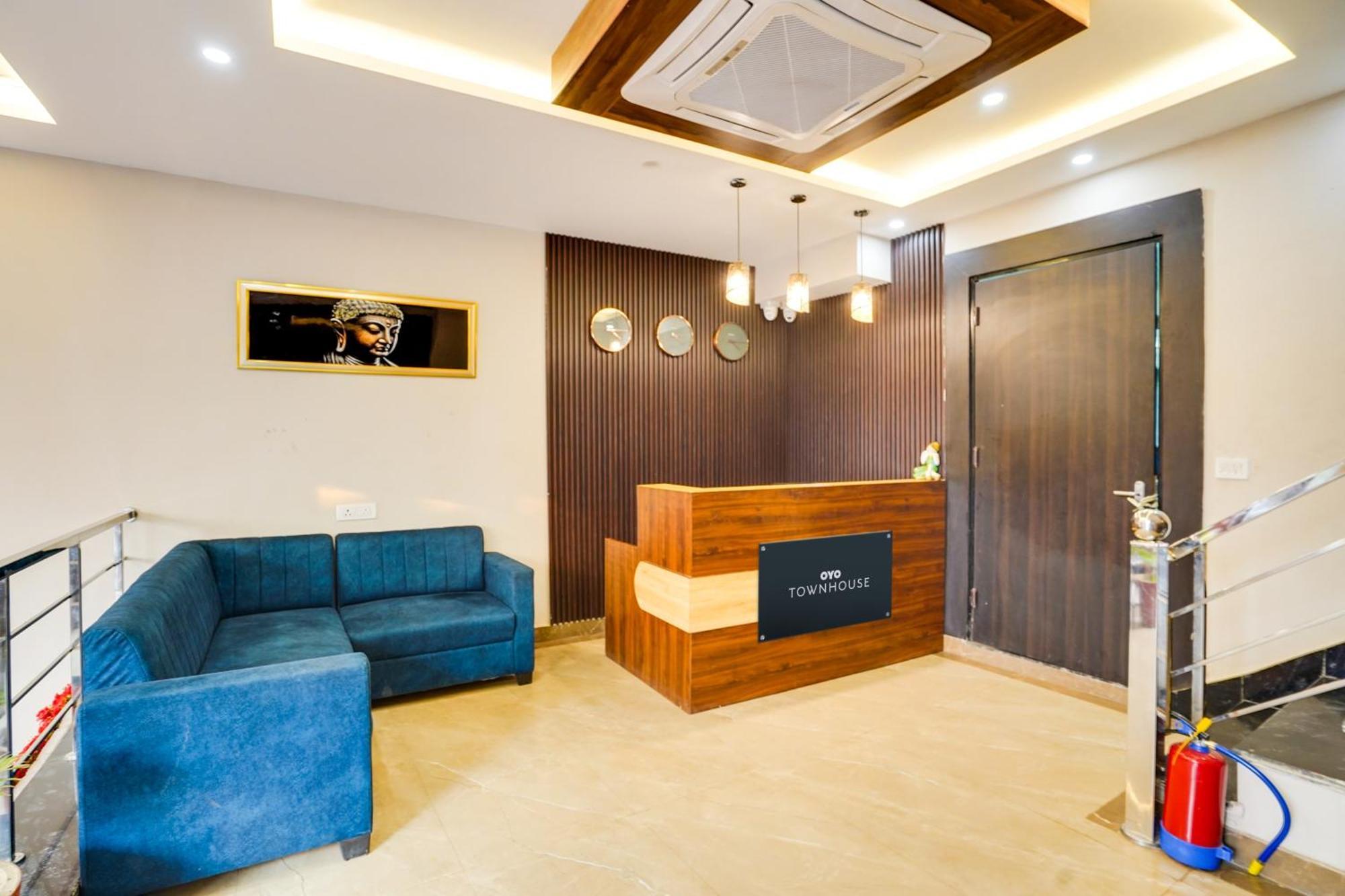 Super Townhouse The Royal Casa Hotel Газиабад Екстериор снимка