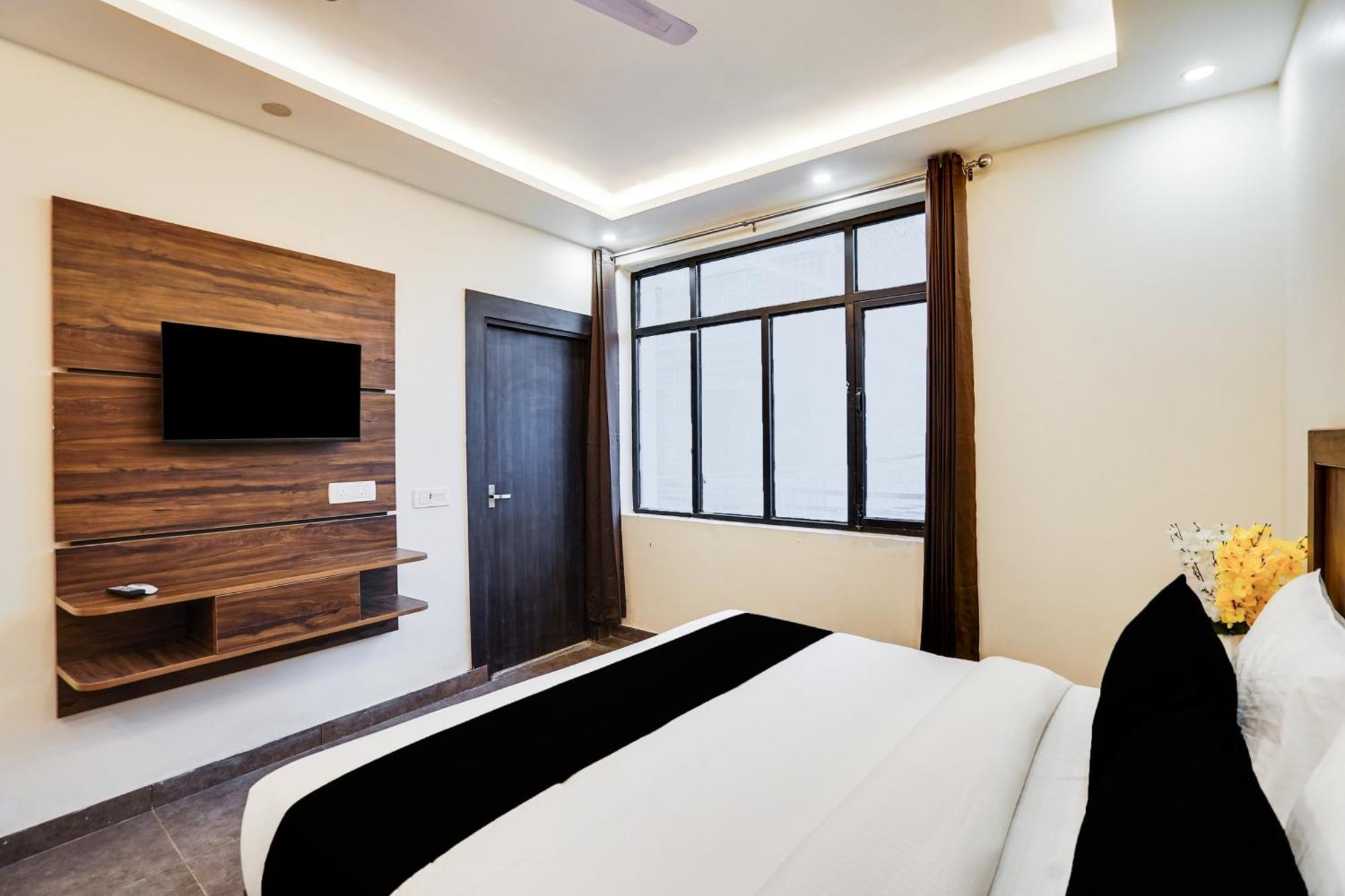 Super Townhouse The Royal Casa Hotel Газиабад Екстериор снимка