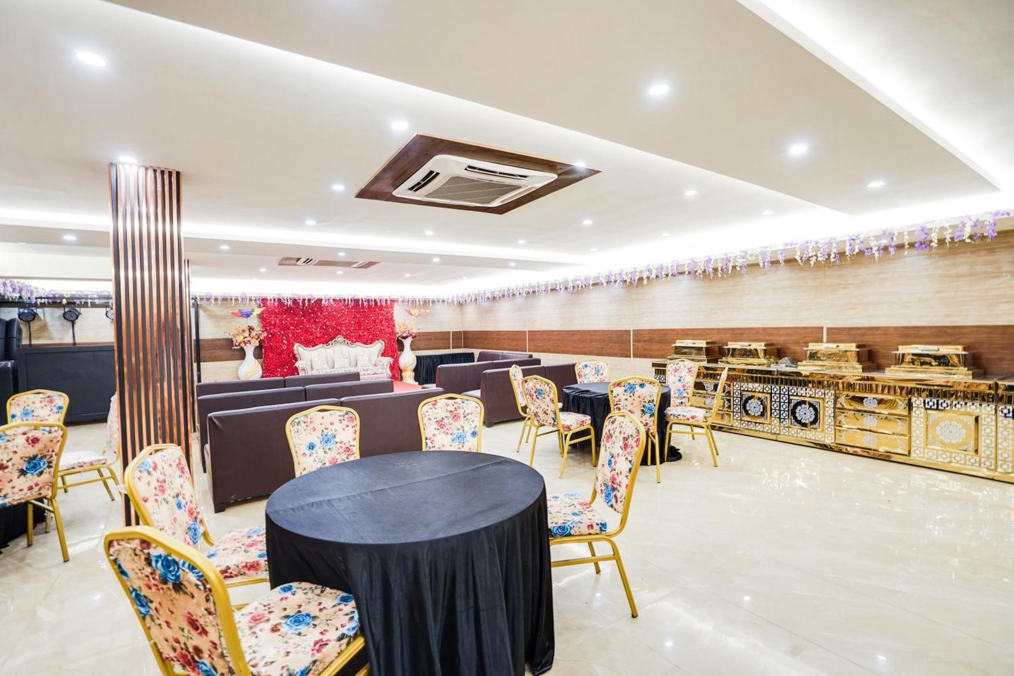 Super Townhouse The Royal Casa Hotel Газиабад Екстериор снимка