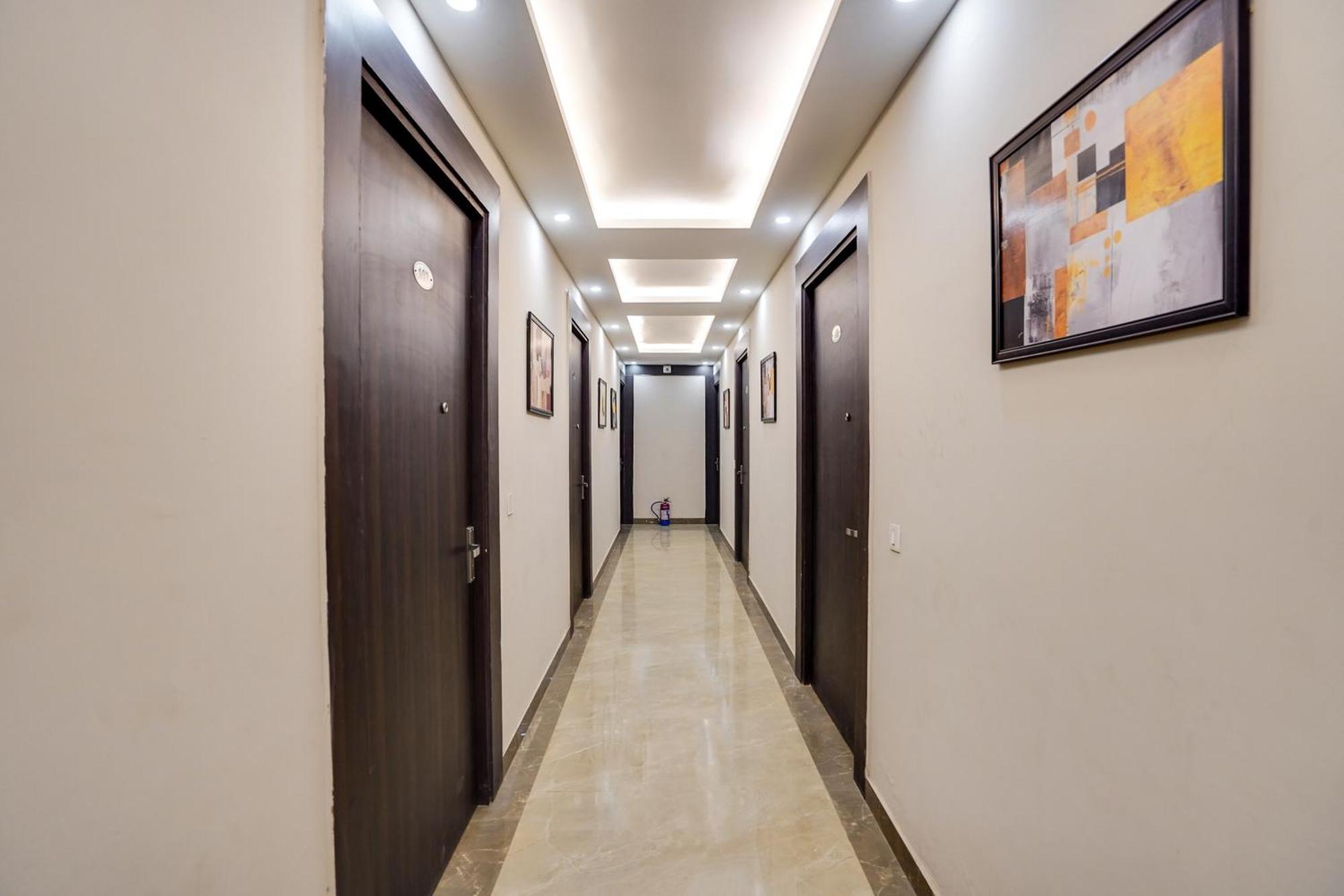 Super Townhouse The Royal Casa Hotel Газиабад Екстериор снимка