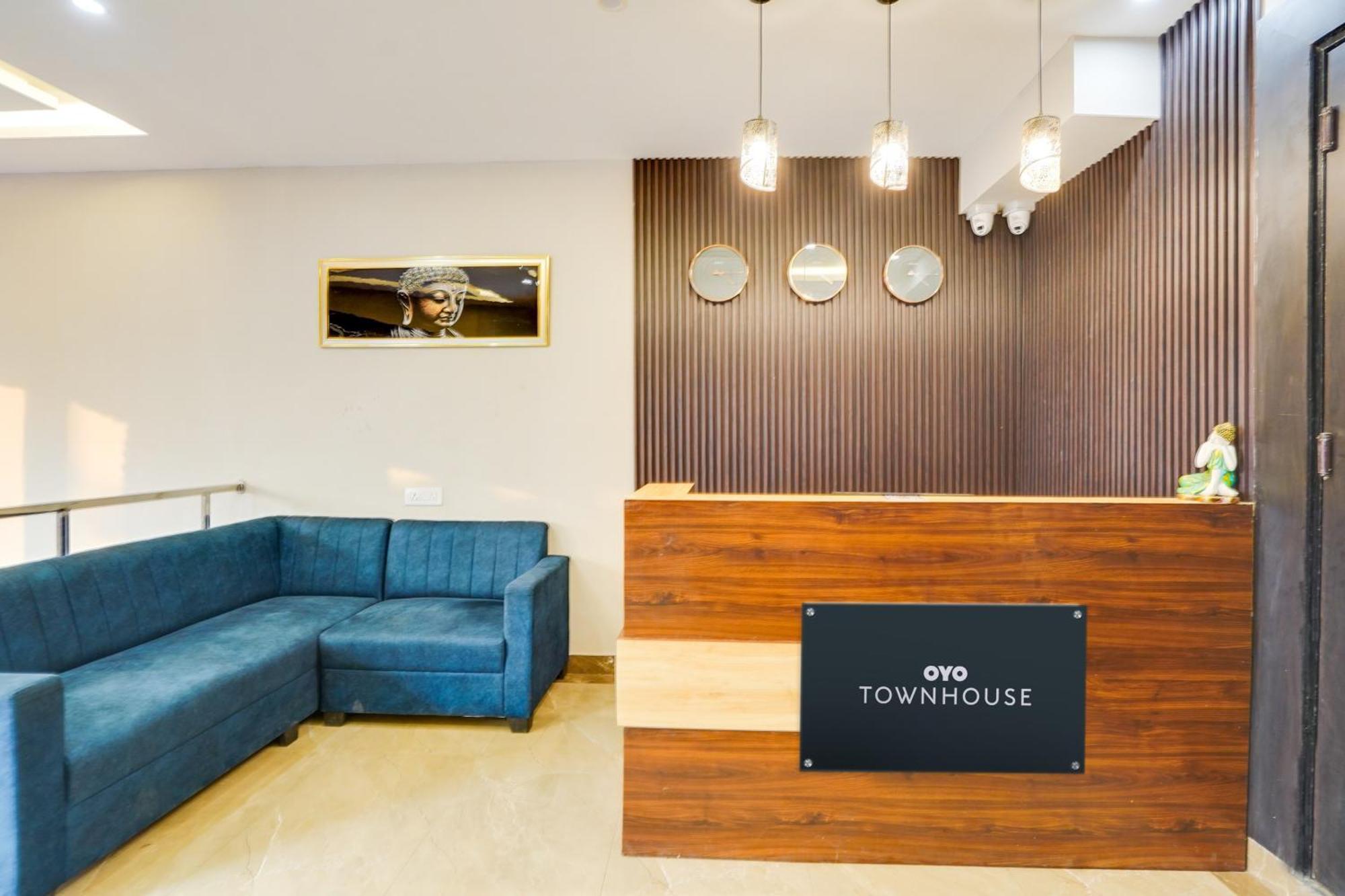 Super Townhouse The Royal Casa Hotel Газиабад Екстериор снимка