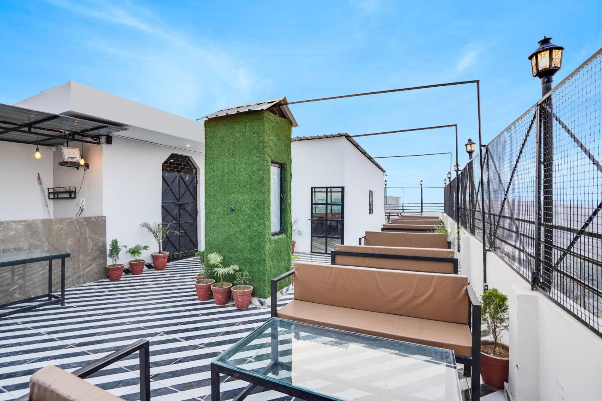 Super Townhouse The Royal Casa Hotel Газиабад Екстериор снимка