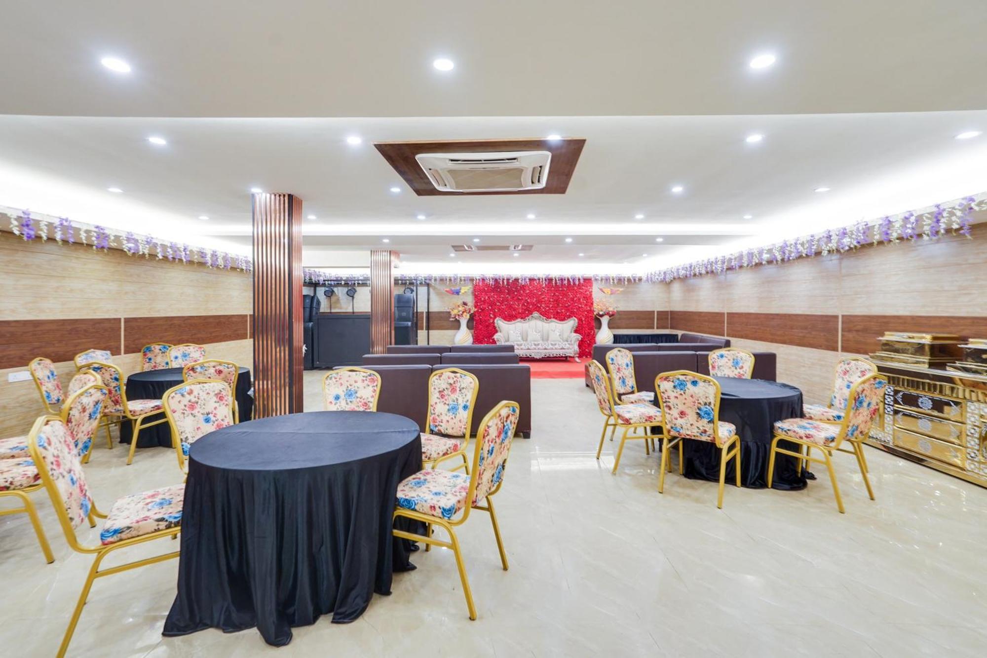 Super Townhouse The Royal Casa Hotel Газиабад Екстериор снимка
